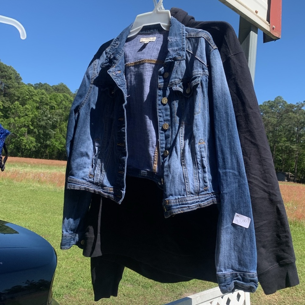 Clothes - Picture 3 of 4